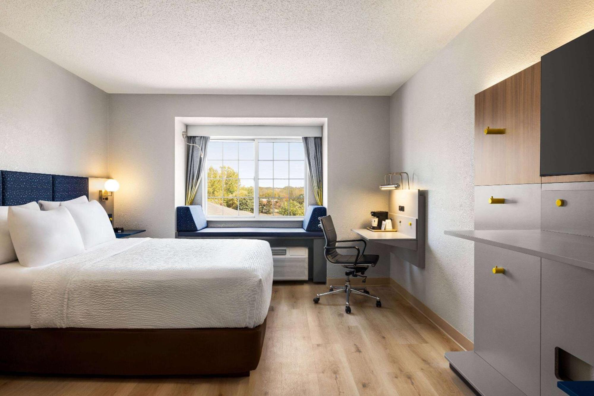Microtel Inn & Suites By Wyndham New Ulm Exterior photo