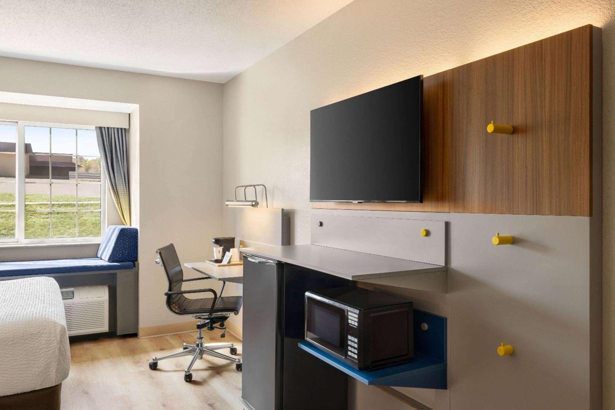 Microtel Inn & Suites By Wyndham New Ulm Exterior photo