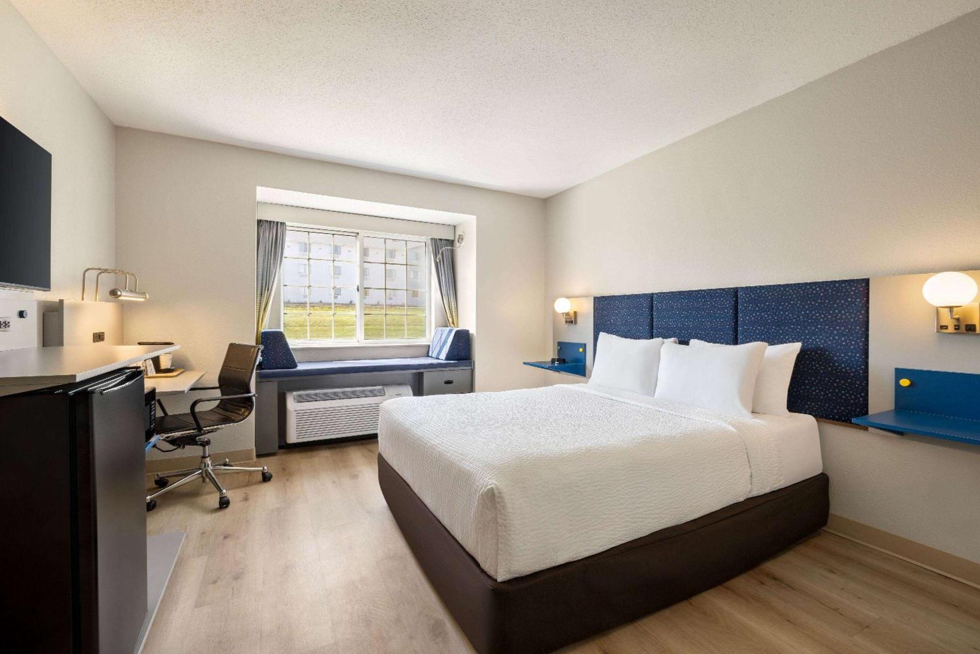 Microtel Inn & Suites By Wyndham New Ulm Exterior photo