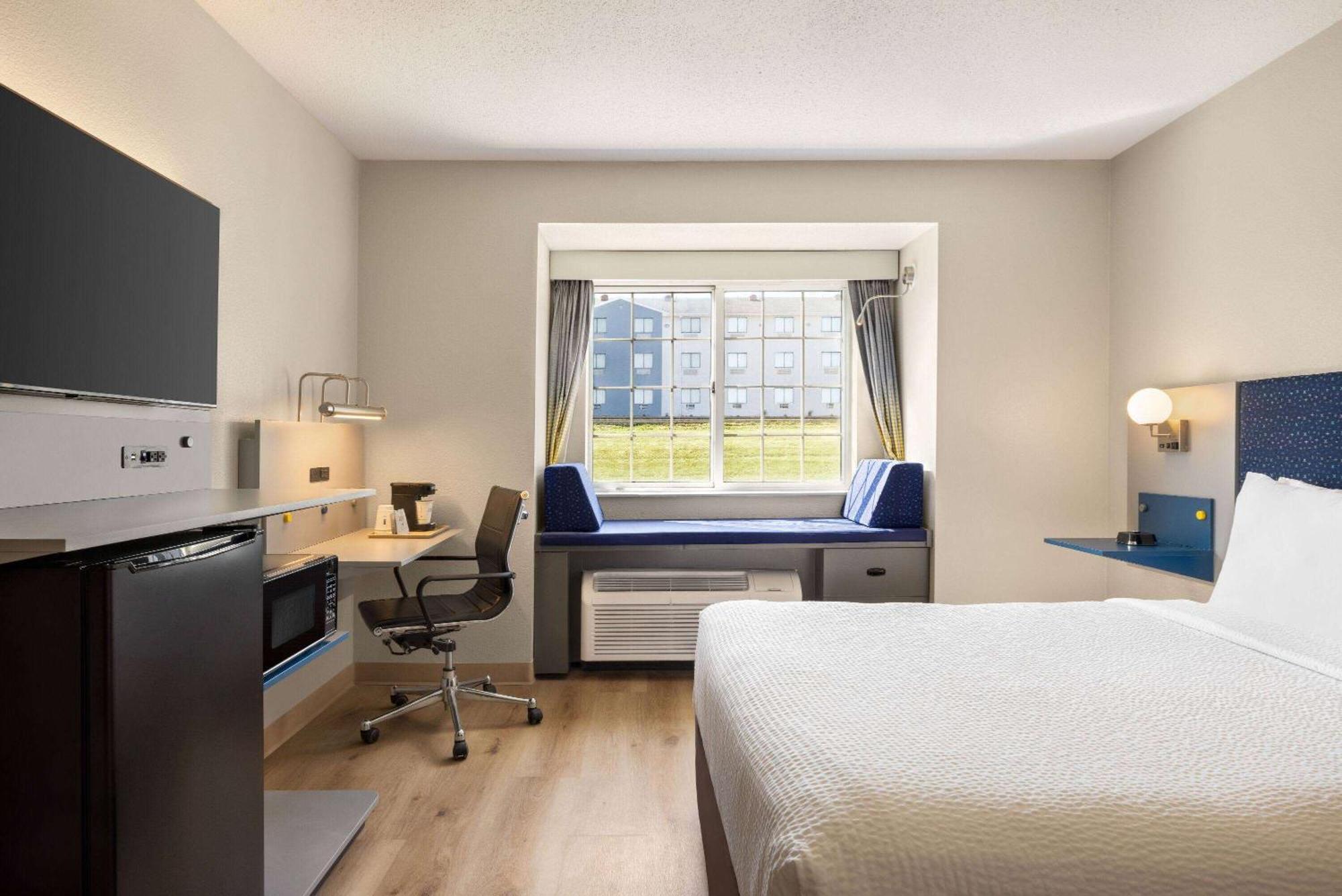 Microtel Inn & Suites By Wyndham New Ulm Exterior photo