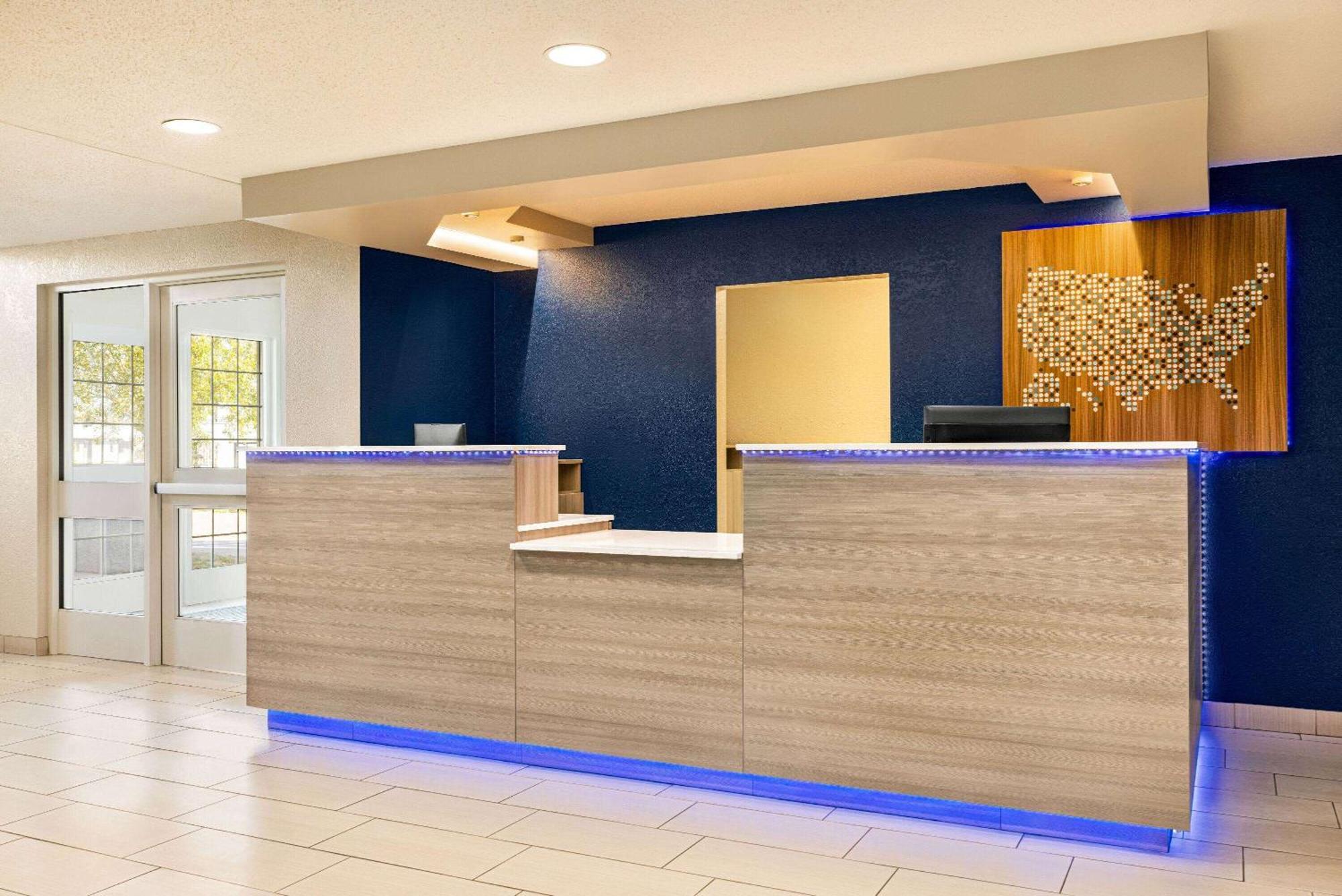 Microtel Inn & Suites By Wyndham New Ulm Exterior photo