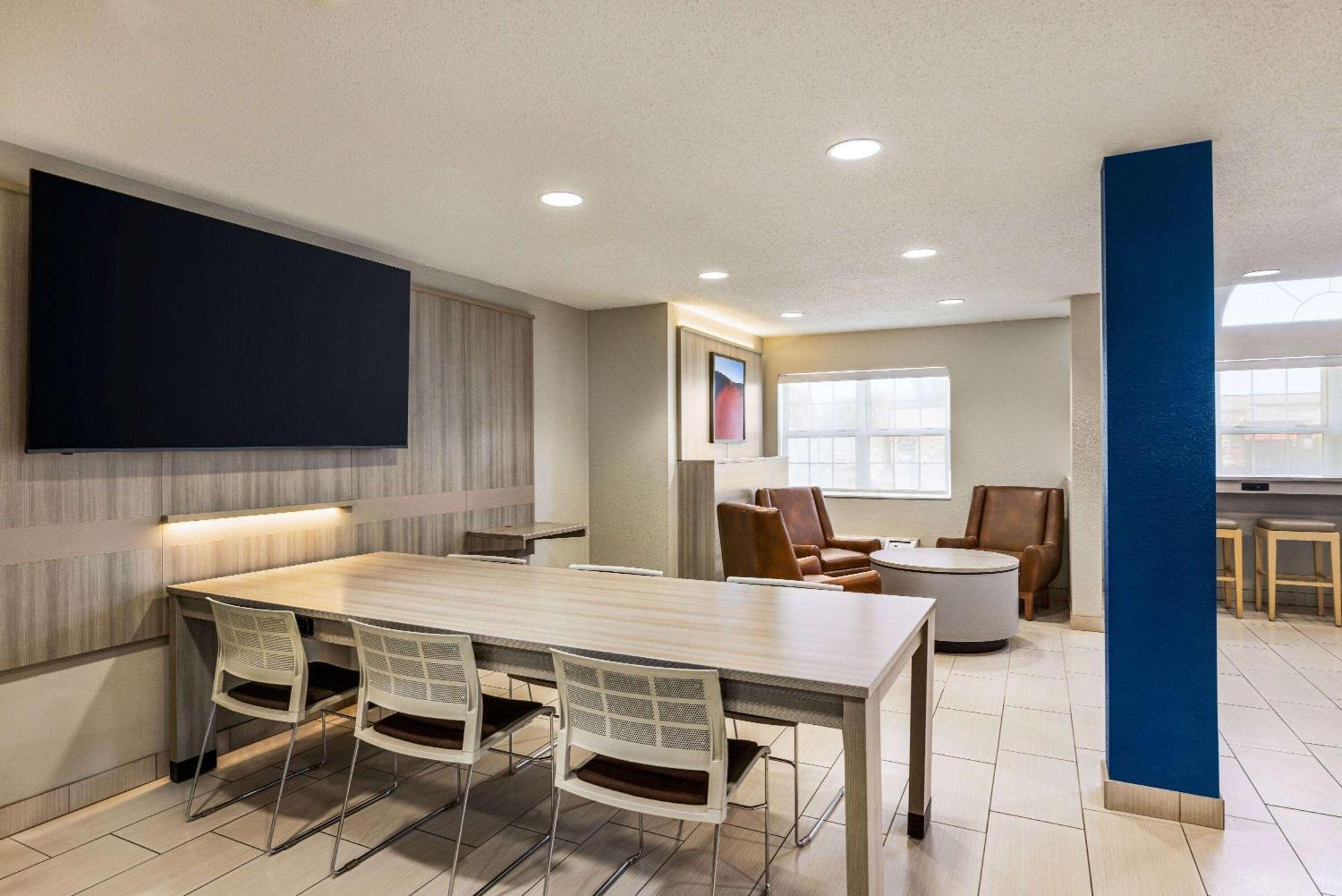 Microtel Inn & Suites By Wyndham New Ulm Exterior photo