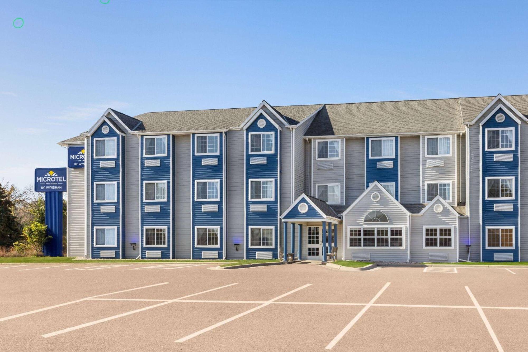 Microtel Inn & Suites By Wyndham New Ulm Exterior photo