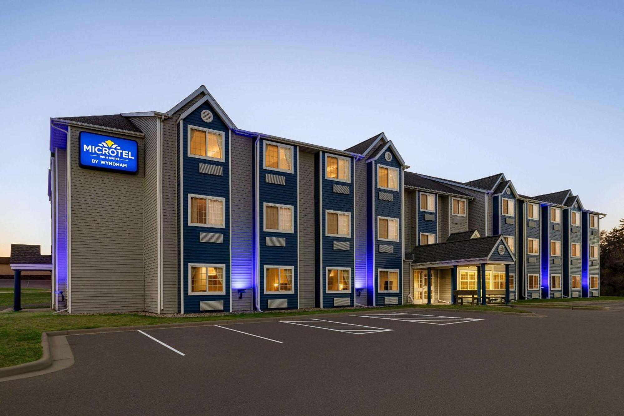 Microtel Inn & Suites By Wyndham New Ulm Exterior photo